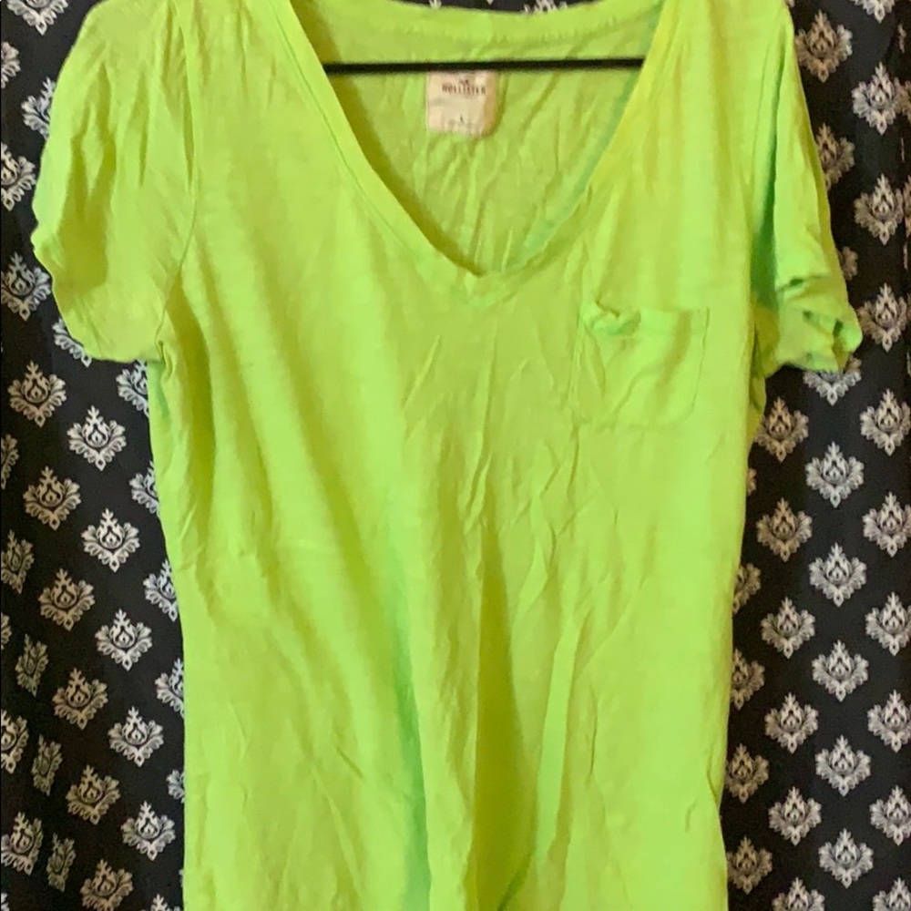 Green staple tee.